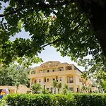 Отель Elia