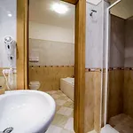 Elia 4*